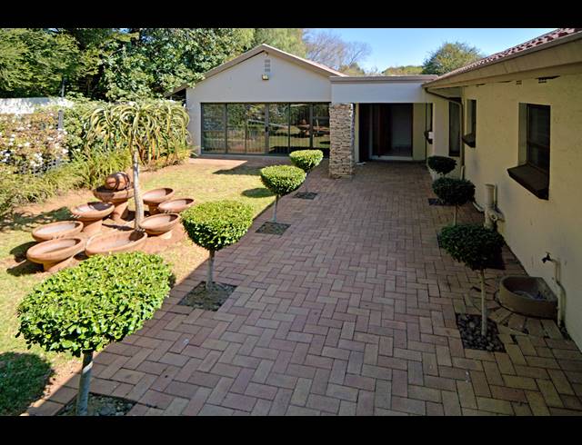 4 BEDROOM HOUSE TO LET IN MORNINGSIDE MANOR